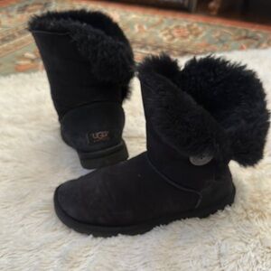 Ugg original Australia Black Bailey button boot